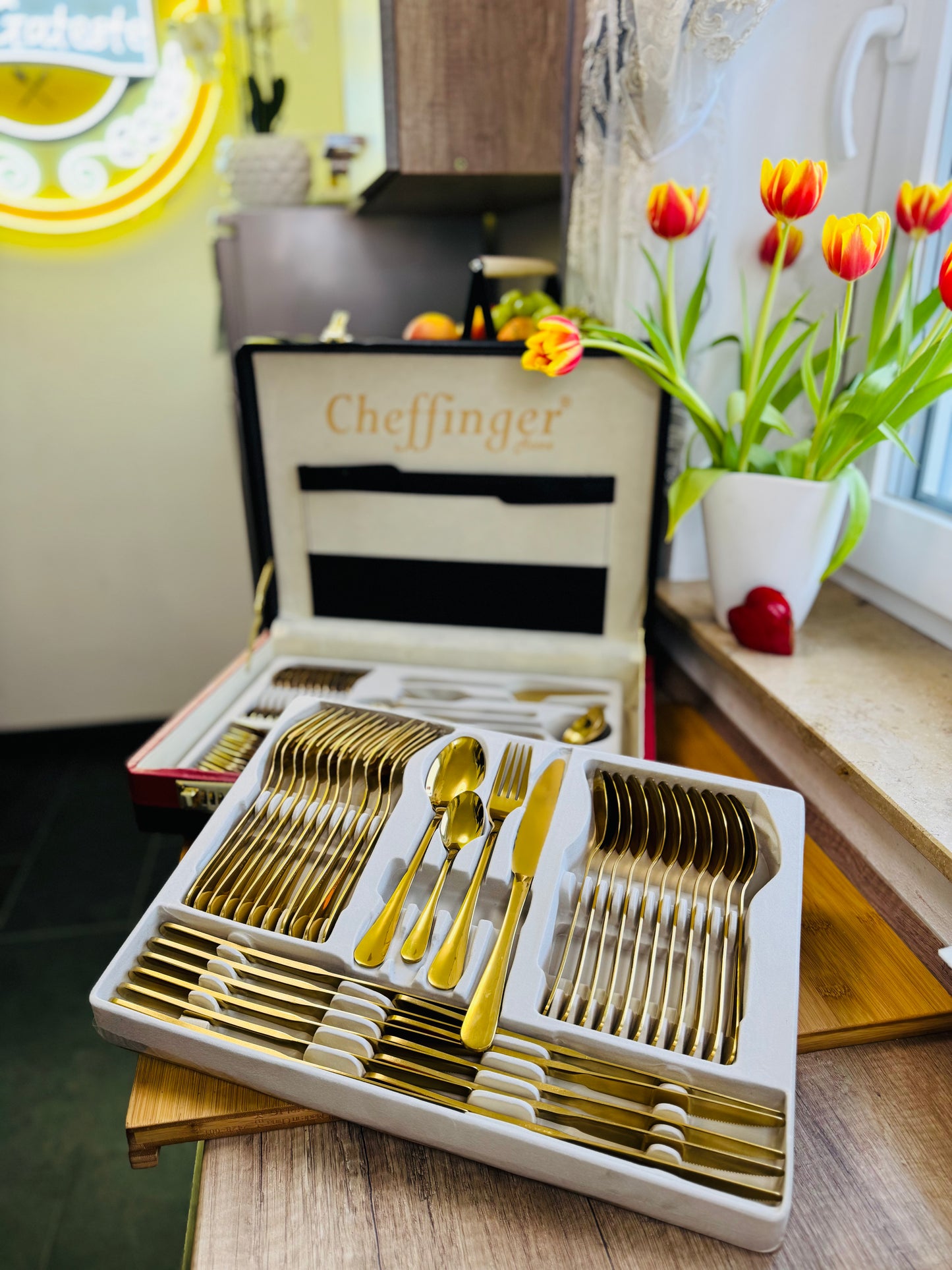 Set Tacâmuri Auriu Premium 72 Piese – Inox 18/10, 12 Persoane, cu Koffer