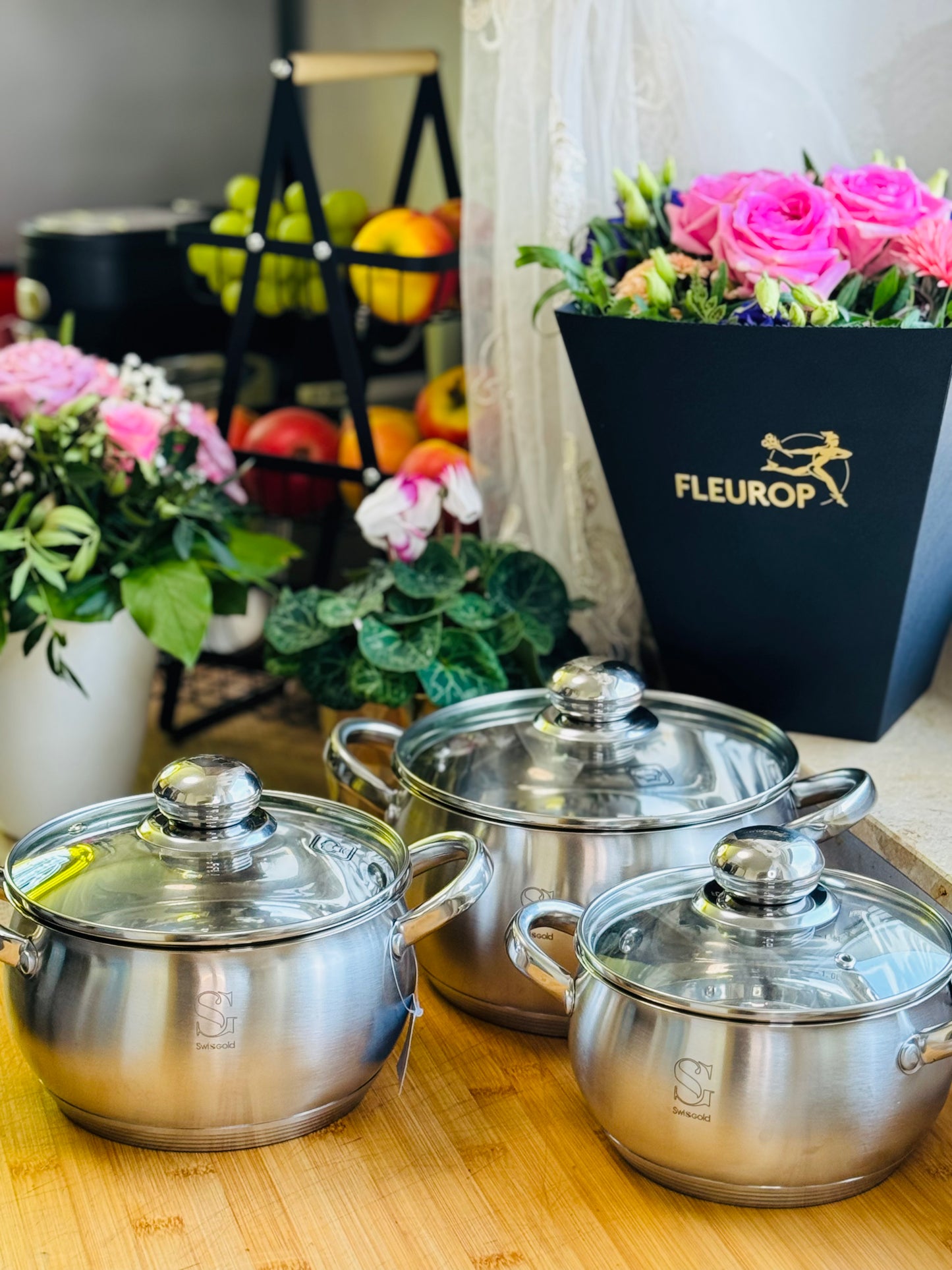 Set 3 vase inox 18/10 cu capace – 1,9L / 2,6L / 3,6L