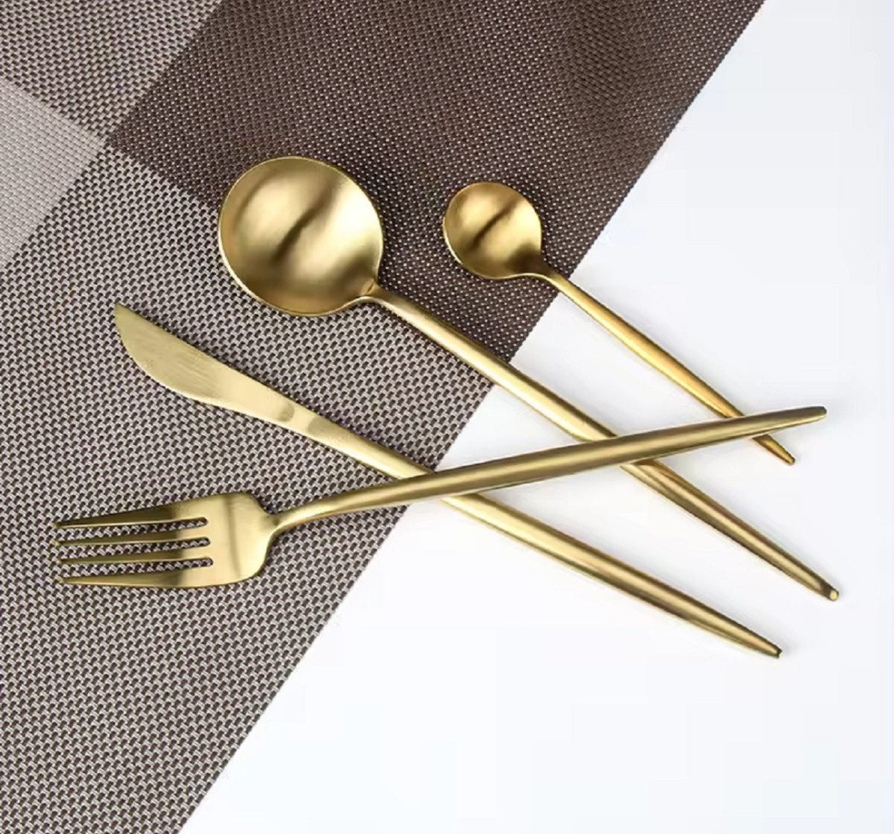Set tacâmuri 24 piese – Auriu | Oțel inoxidabil 18/10