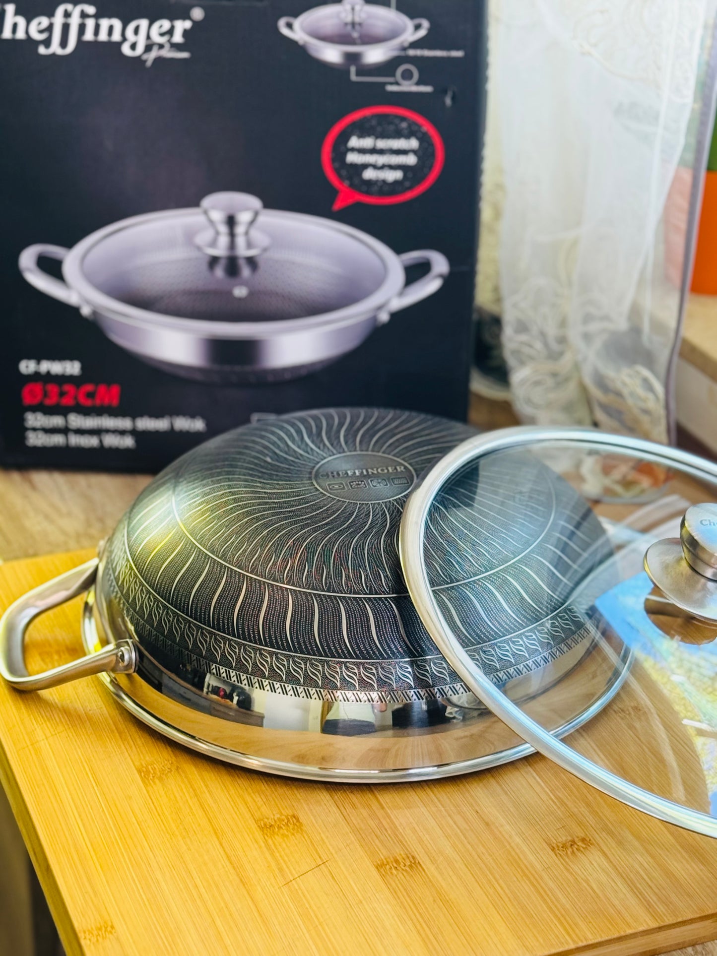 *Tigaie Wok 32 cm din Oțel Inoxidabil 18/10 cu Structură în Formă de Alveolă Ø32 cm pentru Inducție**