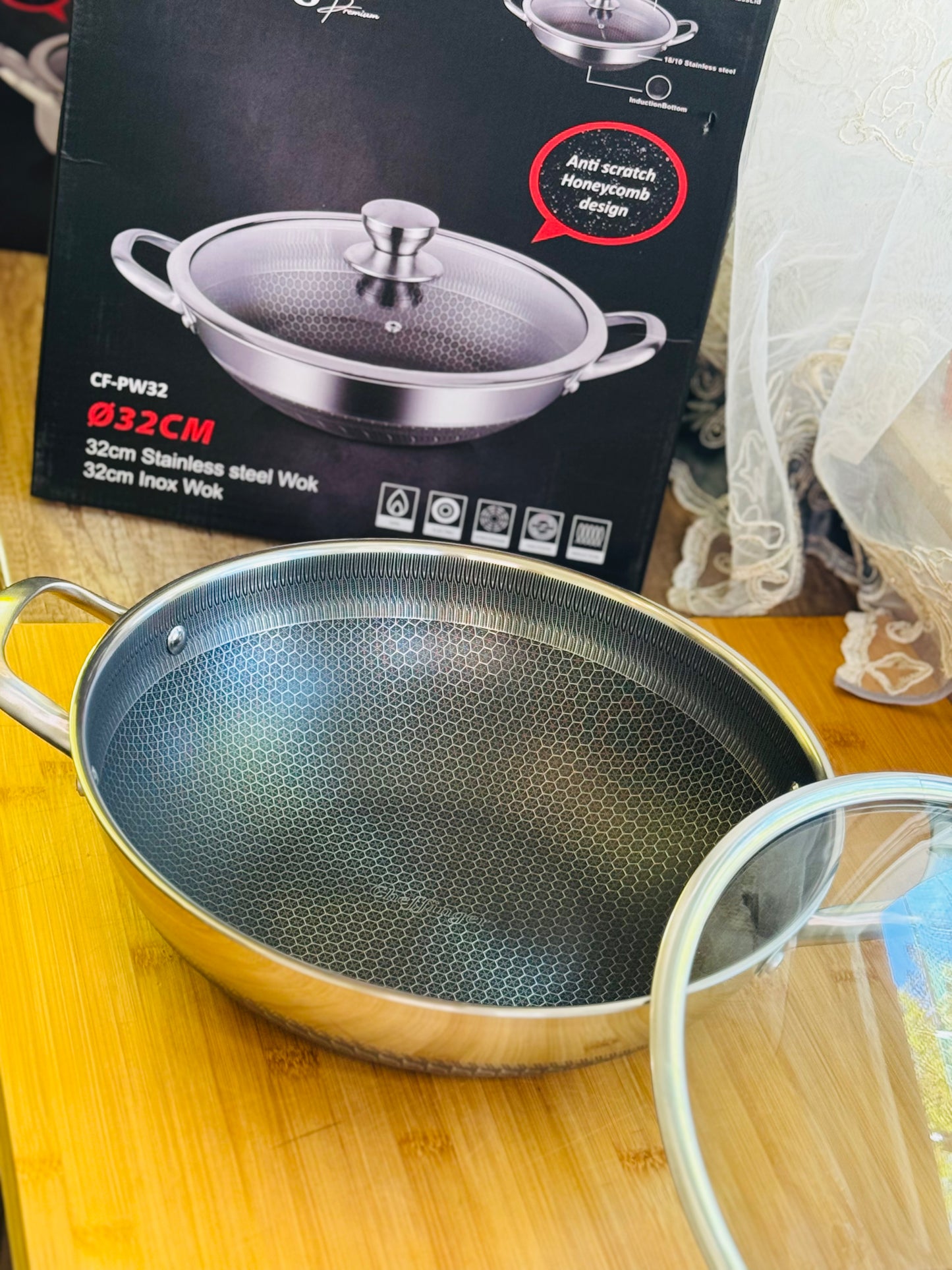 *Tigaie Wok 32 cm din Oțel Inoxidabil 18/10 cu Structură în Formă de Alveolă Ø32 cm pentru Inducție**